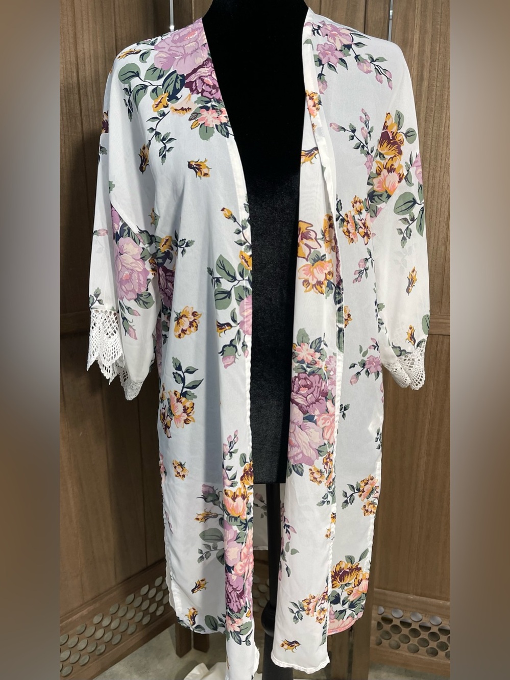 Wallflower Sheer White and Rose Floral Lace Kimono Robe Size Med